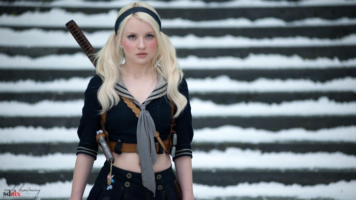 Emily Browning as Baby Doll with Katana