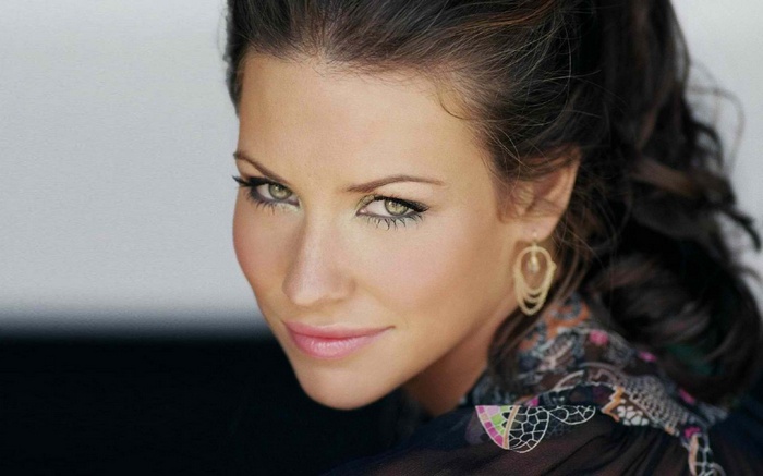 Evangeline Lilly with green eyes and jewelry