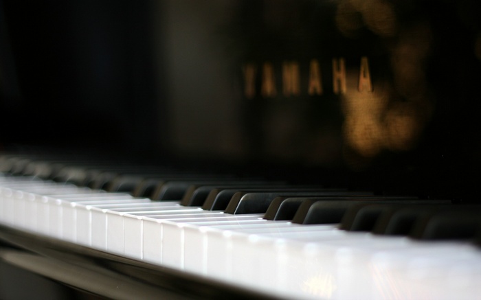 Yamaha piano keyboard