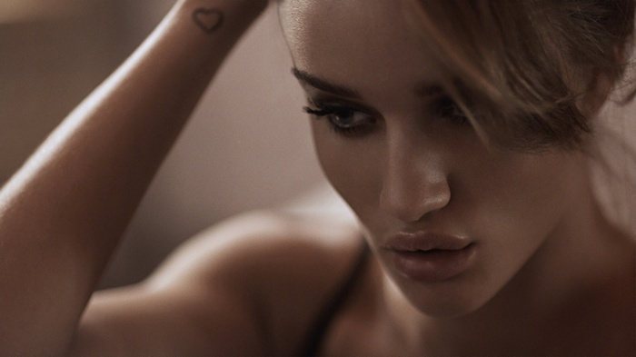 Rosie Huntington-Whiteley with a heart tattoo