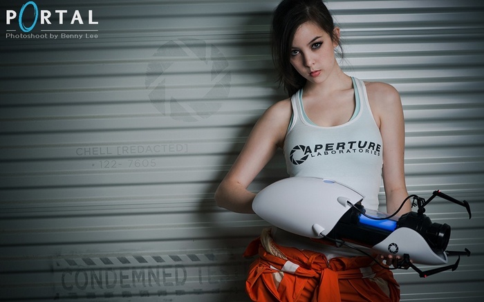 Chell from Portal with Aperture Laboratories Portal Gun