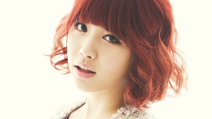 Kim Yura with short red hair