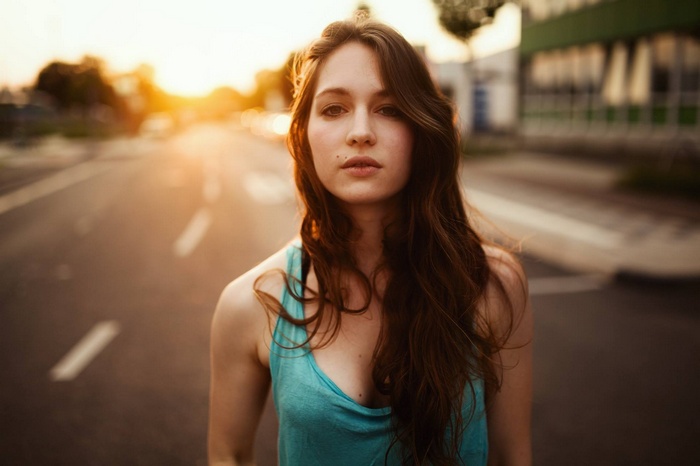 Janina Knopf in an urban setting at sunset