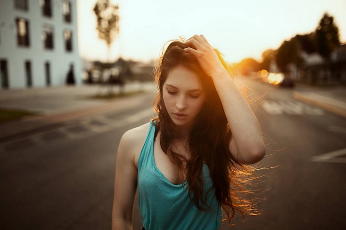 Janina Knopf in an urban setting at sunset