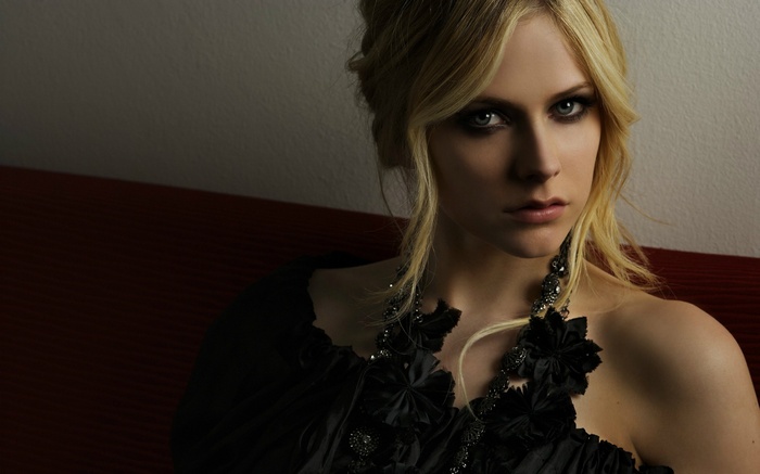 Avril Lavigne wearing a black dress and necklace