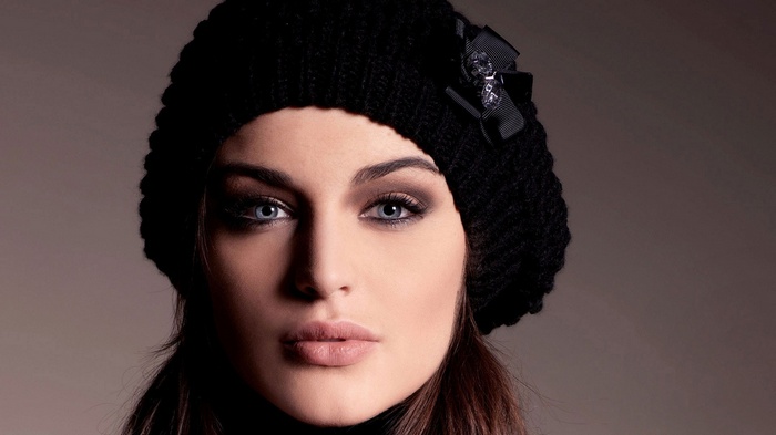 Lauren Budd wearing a black knitted hat
