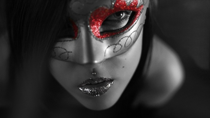 Woman wearing a glittery mask and lipstick