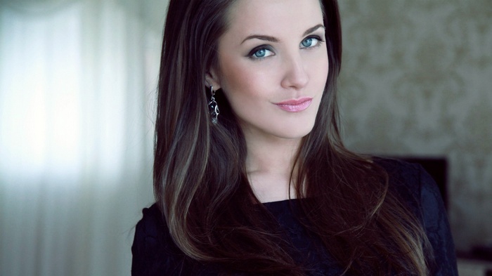 Rachael Starr with blue eyes and brunette hair