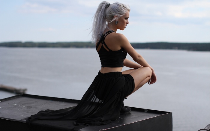 Miranda Hedman in black outfit outdoors