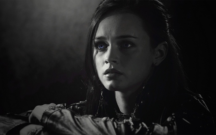 Alexis Bledel as a woman with blue eyes in Sin City