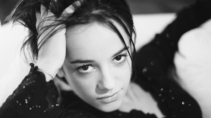 Alizee with hand in her hair
