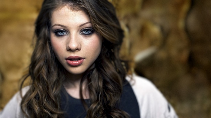 Michelle Trachtenberg with wavy brown hair and blue eyes