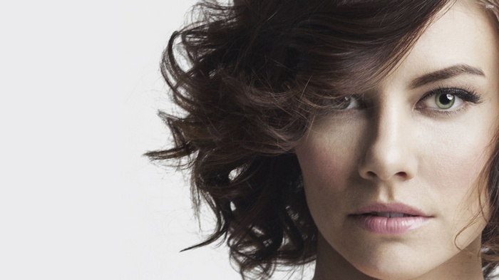 Lauren Cohan with curly brown hair