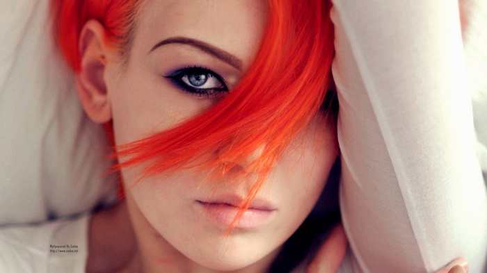 Aleksandra Zenibyfajnie Wydrych with red hair and blue eyes