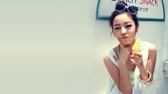 Hara holding an ice cream cone