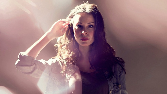 Lena Meyer-Landrut in sunlight