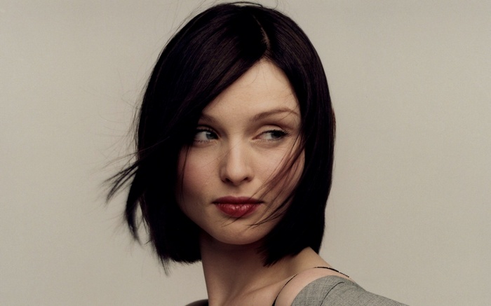 Sophie Ellis-Bextor with dark bob haircut