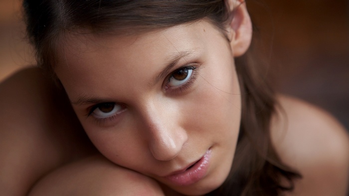 Lizzie Ryan portrait with brown eyes