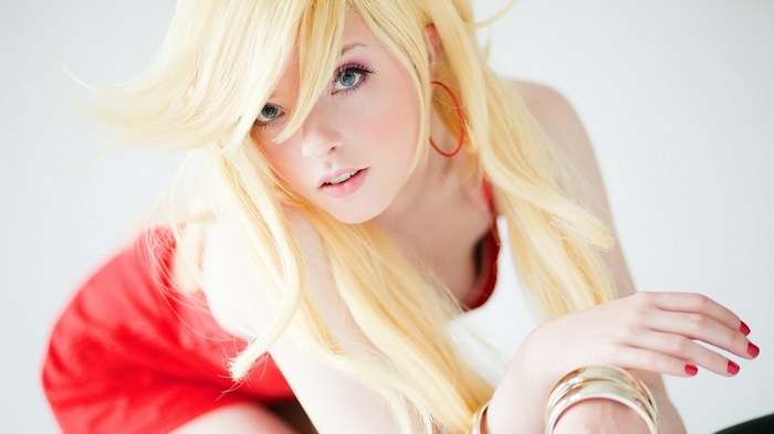 Anarchy Panty cosplay with blonde hair and red dress