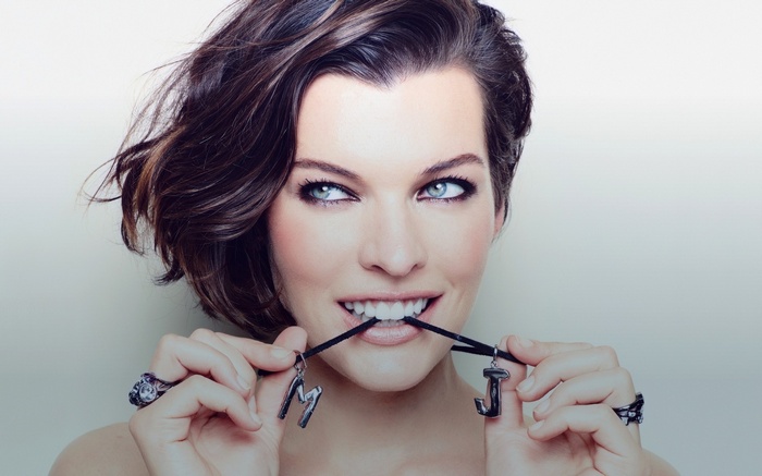 Milla Jovovich bites necklace with MJ pendant