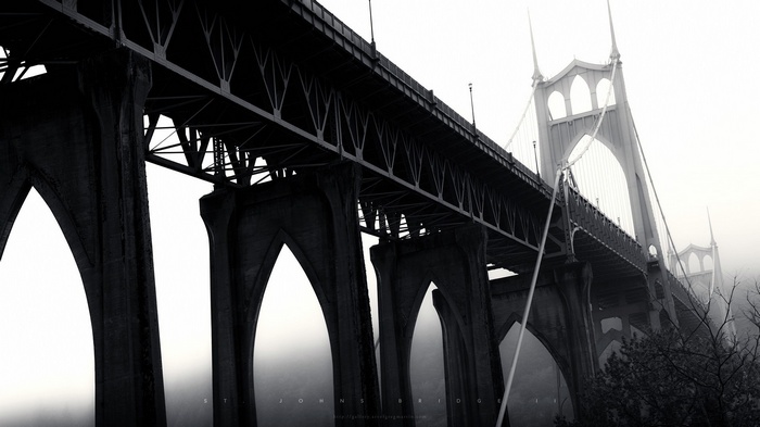 St. Johns Bridge in Portland, Oregon on a foggy day