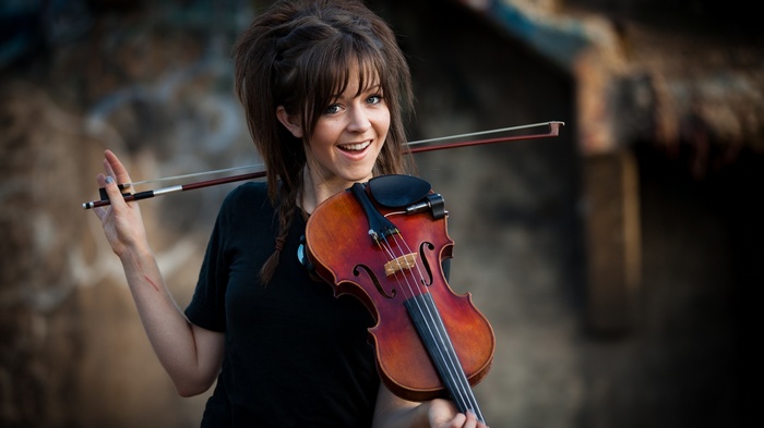Lindsey Stirling plays the violin