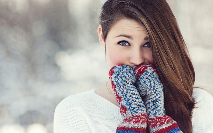Young woman wearing colorful gloves in the cold
