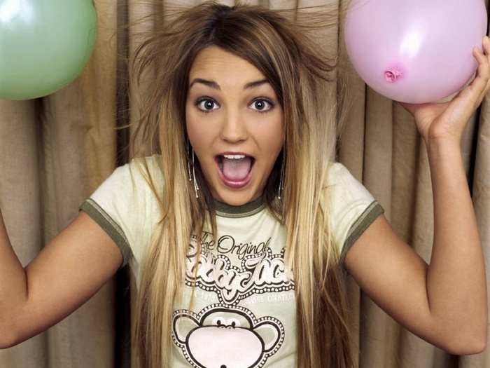 Jamie Lynn Spears with balloons