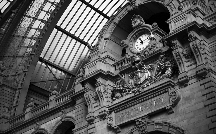 Antwerpen Train Station Clock and Architecture