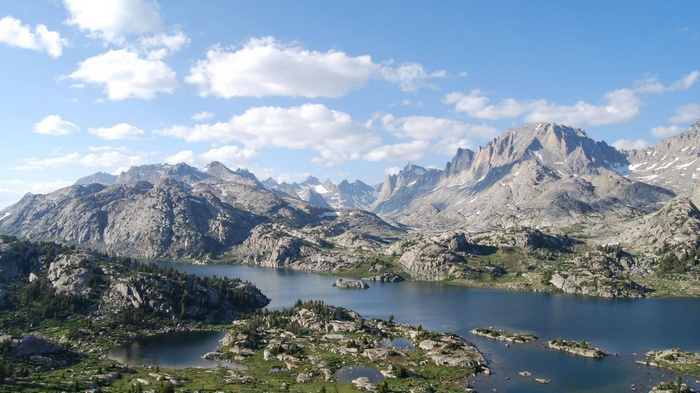Mountains and lake under a cloudy sky