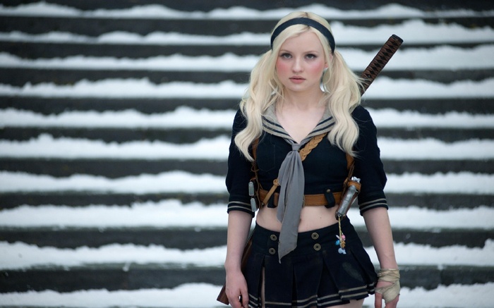 Babydoll from Sucker Punch with a sword