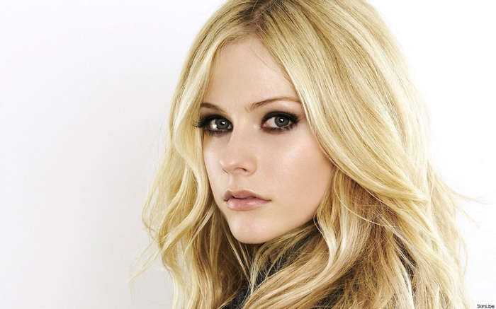 Avril Lavigne with blonde long hair