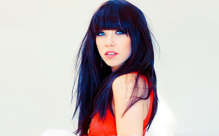 Carly Rae Jepsen with blue eyes and dark hair