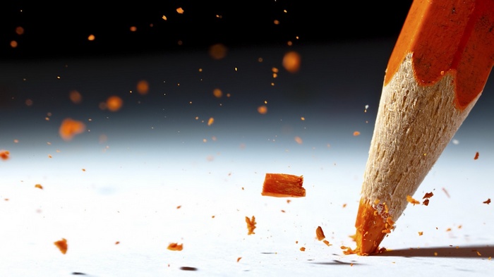 Macro photography of a pencil breaking