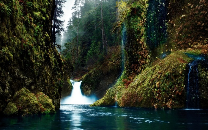 Punch Bowl Falls, Oregon, USA