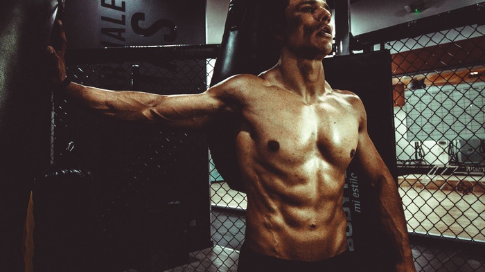 Man with six-pack abs in a gym