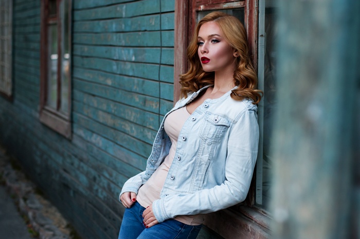 Russian model with blonde hair and red lipstick