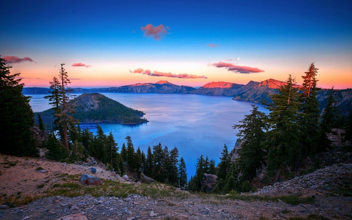 Crater Lake National Park at sunset
