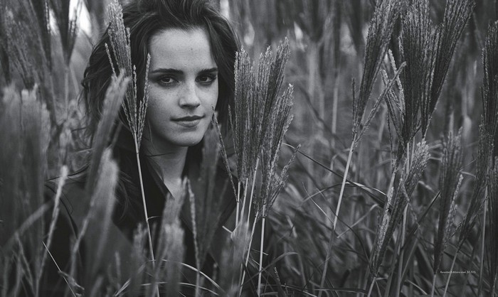 Emma Watson in tall grass, monochrome 4K