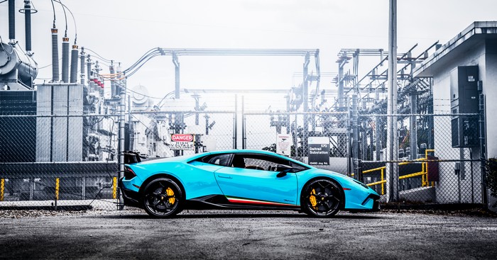 Blue Lamborghini Huracan Performante 4K