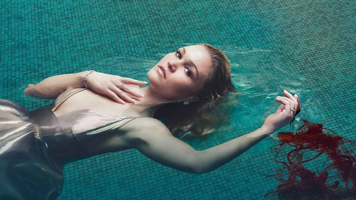 Julia Stiles in Riviera 4K