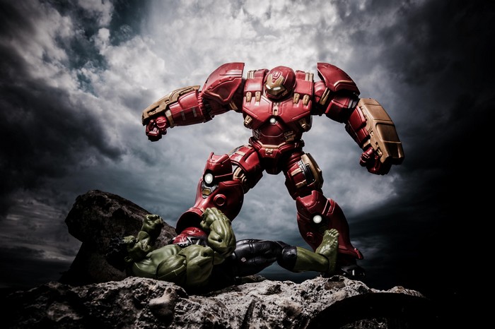 Hulkbuster and Hulk fighting on rocks