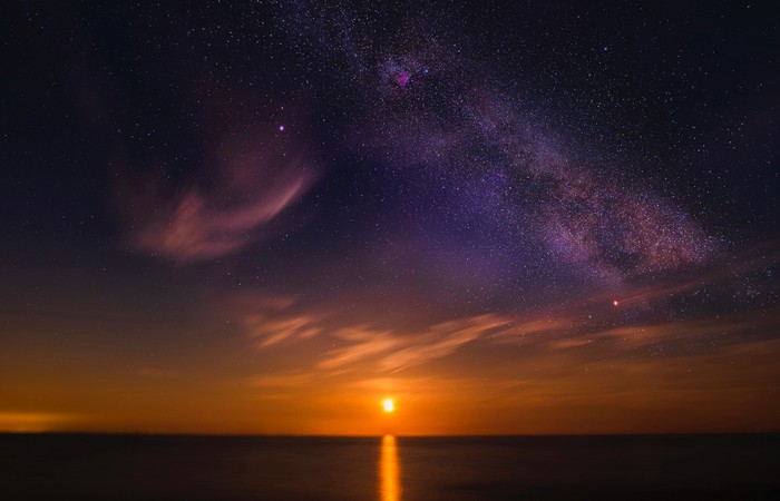 Milky Way over the ocean at sunset 4K