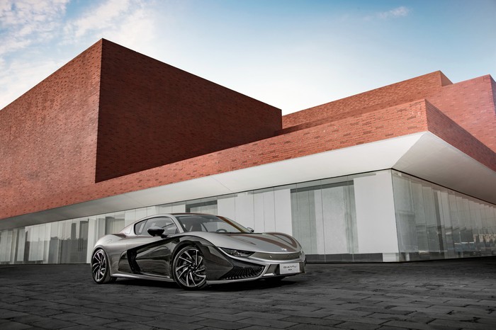 Qiantu K50 electric sports car in front of modern architecture