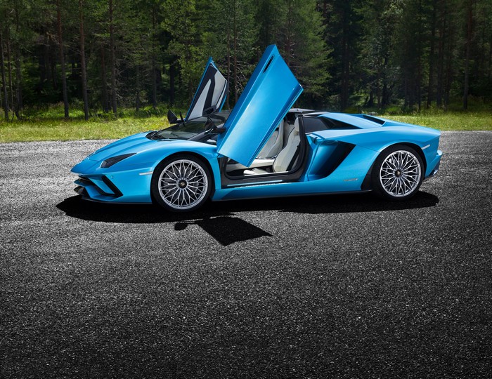 Blue Lamborghini Aventador S Roadster