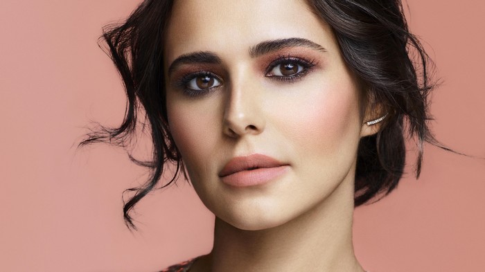 Naomi Scott with makeup and earring