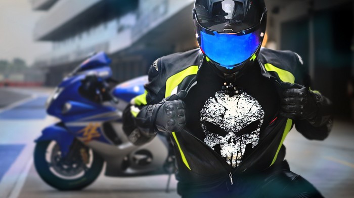 Motorcyclist in Suzuki Hayabusa gear with Punisher skull