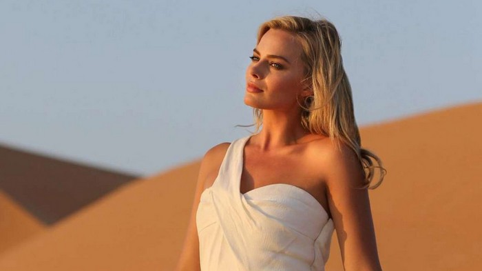 Margot Robbie Blonde in White Dress Desert