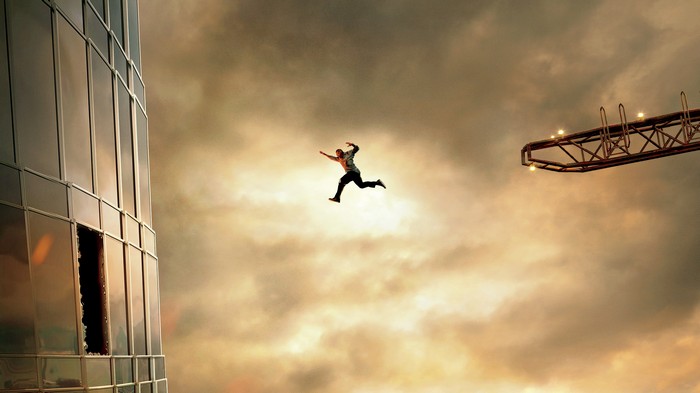 Dwayne Johnson jumps between buildings