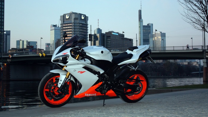 White Yamaha R1 motorcycle with orange accents in city